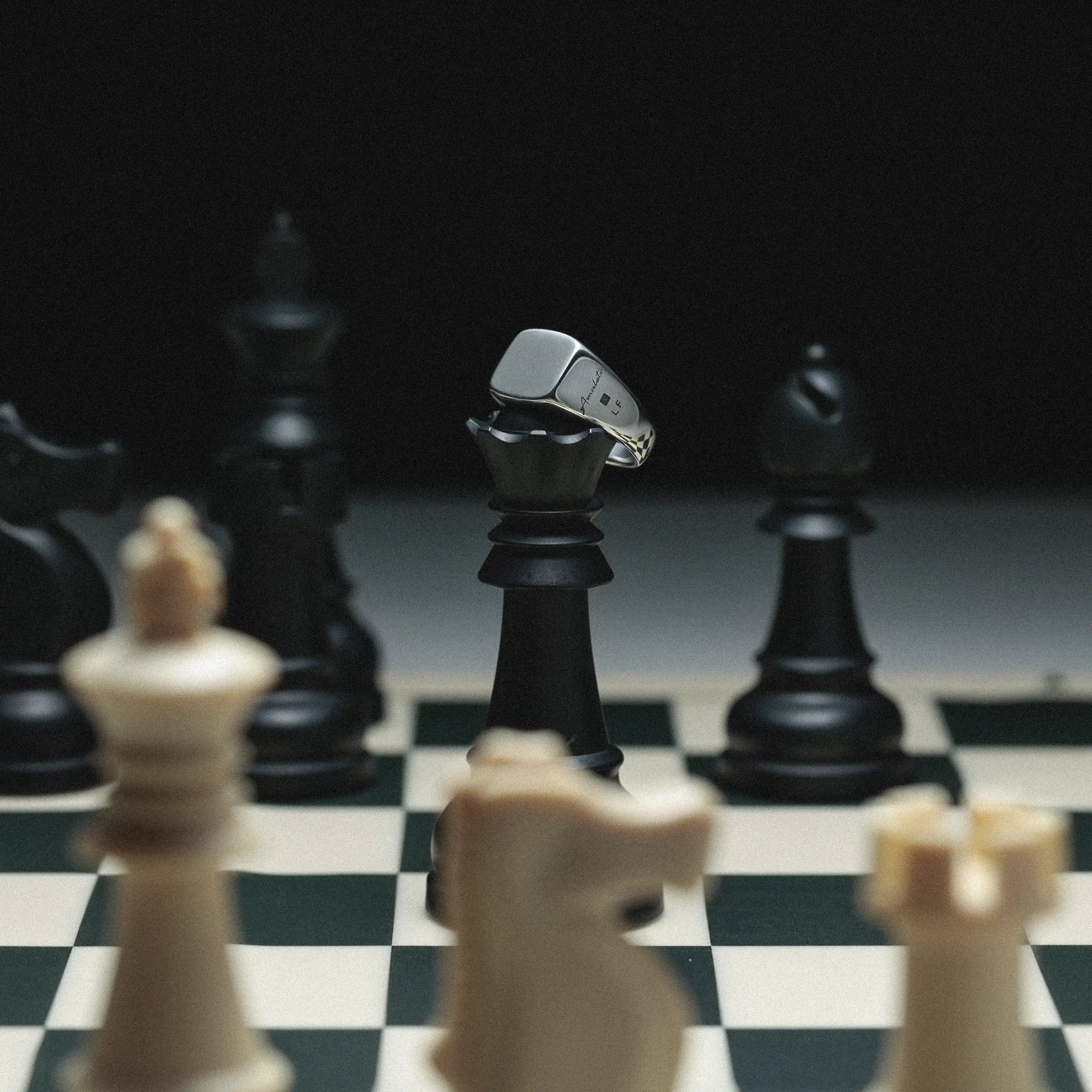 歴史と品格を感じるシグネットリングの意味とコーデ術