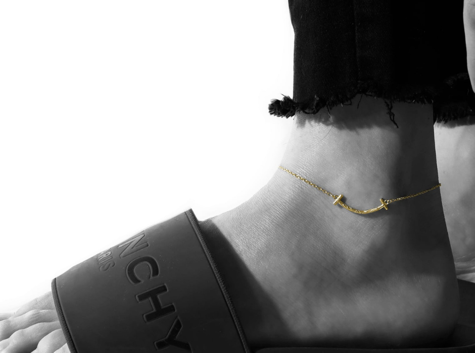 メンズがアンクレットをつける意味は？選び方やおすすめコーデを紹介